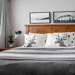 The Eden Whistler - Luxury 2 Bdrm Ski In / Ski Out