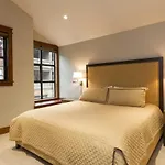 Woods Chalet | Large 5-Bed Townhome Near Blackcomb Base W/ Hot Tub & Woodburning Fireplace
