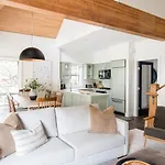 Spacious Renovated Montebello Townhome And Deluxe Private Hot Tub Hosted By Whistler Ideal