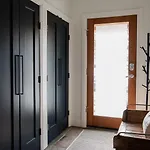 Spacious Renovated Montebello Townhome And Deluxe Private Hot Tub Hosted By Whistler Ideal