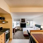 Mountain Side Hotel Whistler By Executive