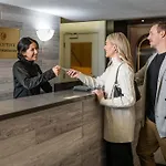 Mountain Side Hotel Whistler By Executive