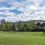 Goldenwood 8337 | Townhome W/ Panoramic Fairway View, Top-Deck Hot Tub, 2 Car Garage