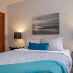 3Br Sunpath - Spacious Village Townhome