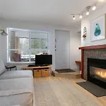 Cozy Townhouse In Whistler Village North
