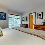 Snowy Creek 30 - Ski In Ski Out, Private Hot Tub, Short Walk To Whistler Village