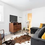 Crystal Ridge 13 | Designer Gem, Walk/Bus To Skiing, Private Hot Tub & Garage, Boot Heaters