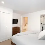 Crystal Ridge 13 | Designer Gem, Walk/Bus To Skiing, Private Hot Tub & Garage, Boot Heaters