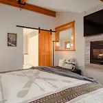 Luxury Mountain Retreat With Private Hot Tub By Harmony Whistler
