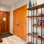 Luxury Mountain Retreat With Private Hot Tub By Harmony Whistler