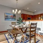Creekside 2 Bedroom With Incredible Mountain Views