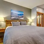 Creekside 2 Bedroom With Incredible Mountain Views