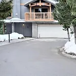 Creekside 2 Bedroom With Incredible Mountain Views