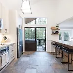 5 Bedroom Chalet, Steps To Gondola!