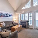 Renovated Ski In Ski Out 2 Bedroom 1 Bedroom Plus Enclosed Loft