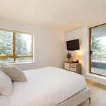 Renovated 2Bed-2Bath In Village With Pool, Hot Tub, And Sauna