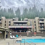 Tantalus Boutique Lodge Mountain Ski Suite