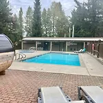 Tantalus Boutique Lodge Mountain Ski Suite