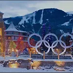 Stunning 3 Bed Townhome Near Ski Lifts Free Shuttle Shared Hot Tub