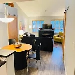 Tyndalstone Lodge 3 Bedroom In The Heart Of Village North Whistler