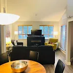 Tyndalstone Lodge 3 Bedroom In The Heart Of Village North Whistler