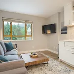 King Bed Studio In The Village