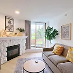 A Fully Renovated Condo Near Village Centre With Mt View And Close To Lift In Cascade Lodge