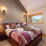 Large Village Loft With Private Hot Tub And Private Sauna