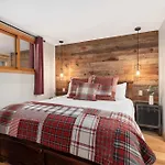 Hearthstone Lodge 2 | Stylish Cental Village Condo Close To Lifts With Sauna & Parking
