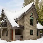 Spacious And Modern Vacation Home Ski In And Shuttle Out By Harmony Whistler