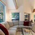 Spacious And Modern Vacation Home Ski In And Shuttle Out By Harmony Whistler