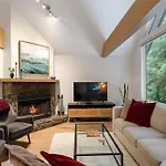 Spacious And Modern Vacation Home Ski In And Shuttle Out By Harmony Whistler