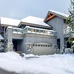 Goldenwood 8336 | Family-Sized Townhome With Private Hot Tub, Secure Parking & Golf Course Views