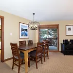 Horstman House By Whistler Premier
