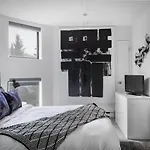 The Modern Whistler Apartment - Ski-In Ski-Out