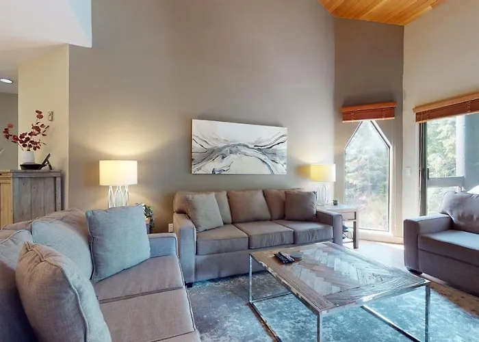 Top Floor Apartment With Pool And Hot Tub By Harmony Whistler
