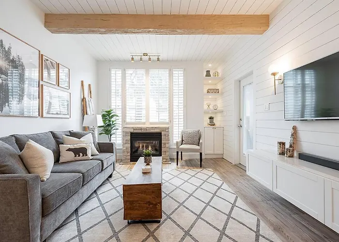Designer Cozy; Ski In/Out; Hot Tub& Warm Pool.