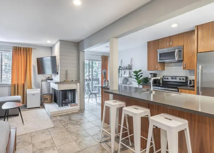 Updated Whistler Creekside Studio With Free Parking