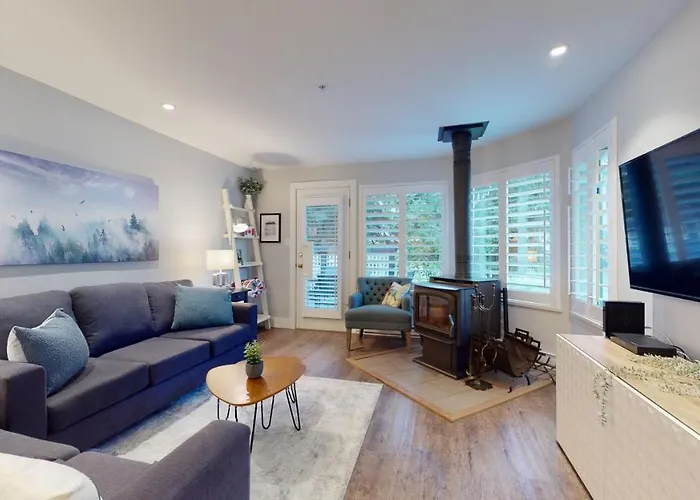 2Br Renovated Townhouse In Benchlands By Harmony Whistler