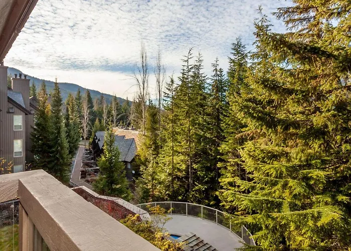 Painted Cliff 25 | Family-Sized Ski-In, Ski-Out Townhome W/ Shared Hot Tub & Log Fire