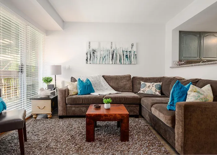 3Br Sunpath - Spacious Village Townhome