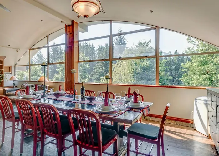 The Royal Suite - Village Penthouse, Private Hot Tub With Mountain Views