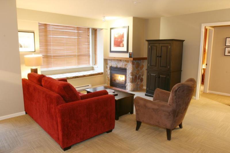 Town Plaza Apartment *