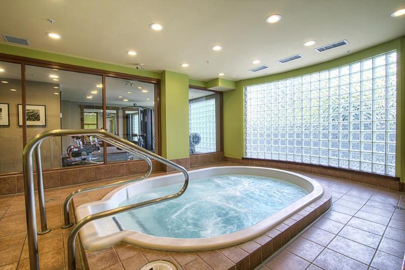 Town Plaza Apartment *