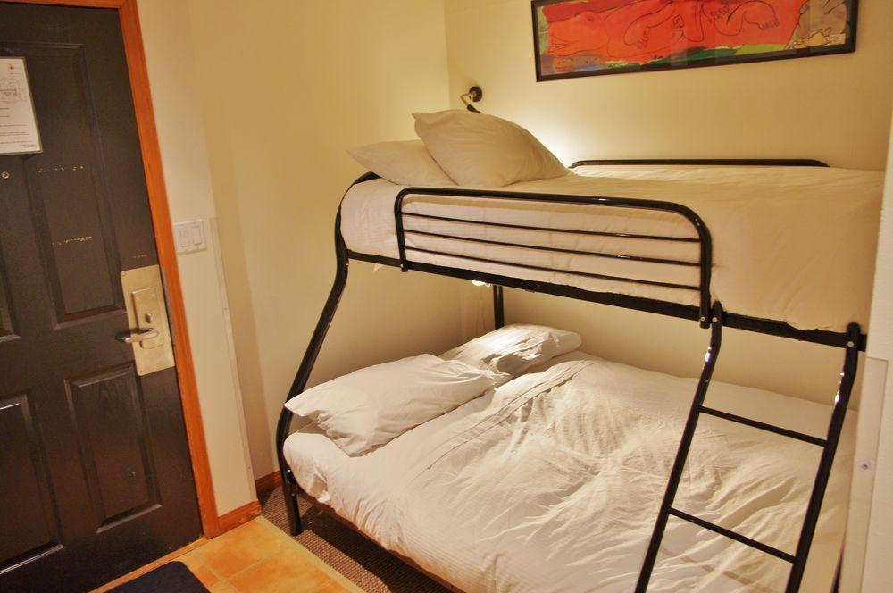 Alpenglow Suite: Village Mountain Retreat * Whistler