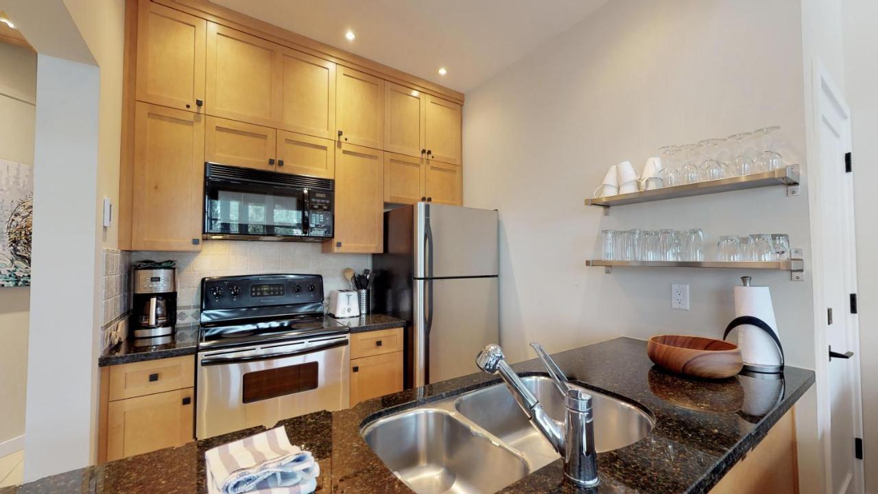 Holiday home Steps To Gondola With Pool & Hot Tub By Harmony Whistler