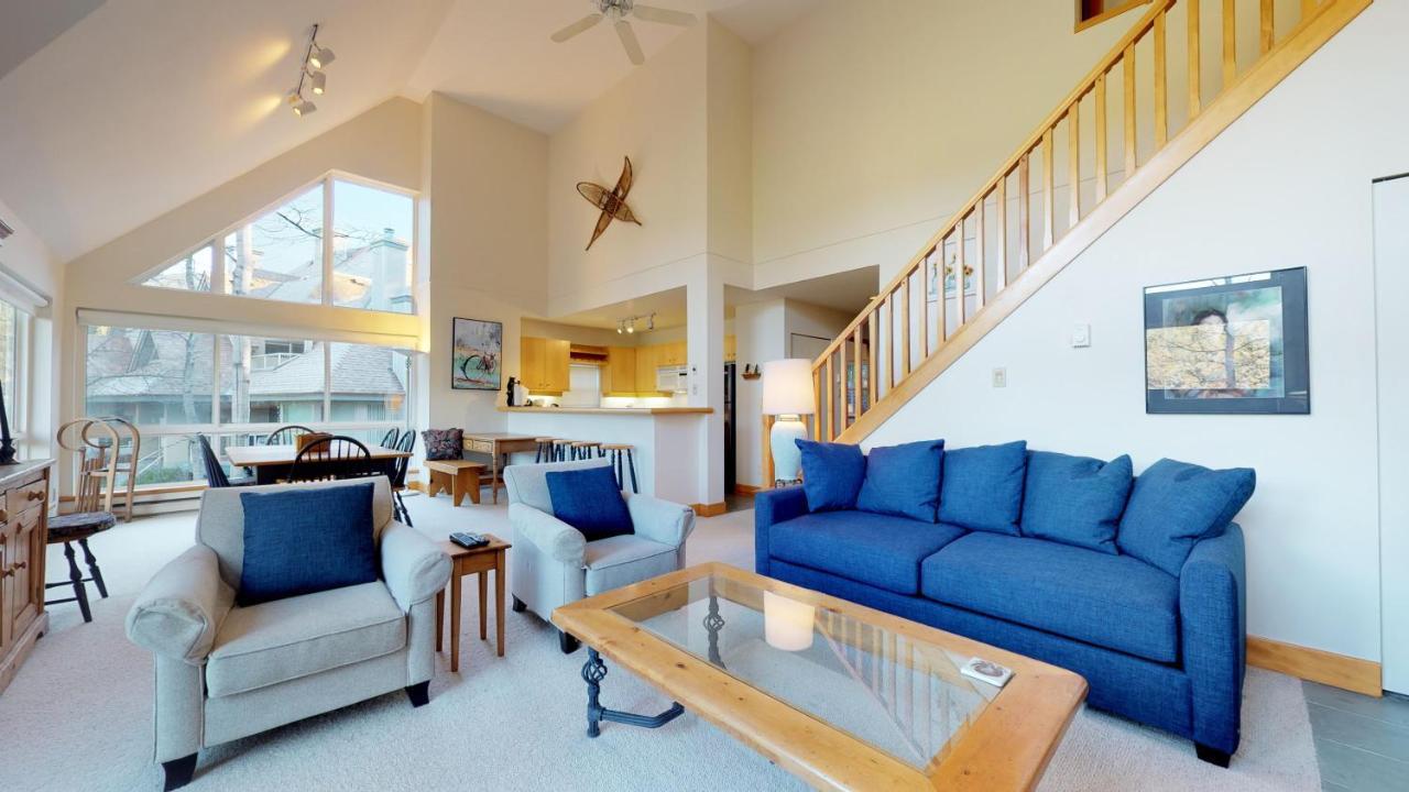 Lush Forest And Golf Course Views By Harmony Holiday home Whistler