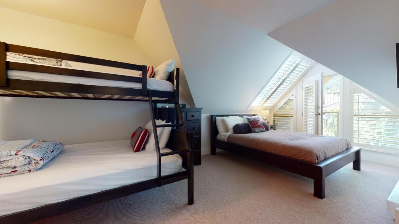 Stylish With Mountain Views By Harmony Whistler