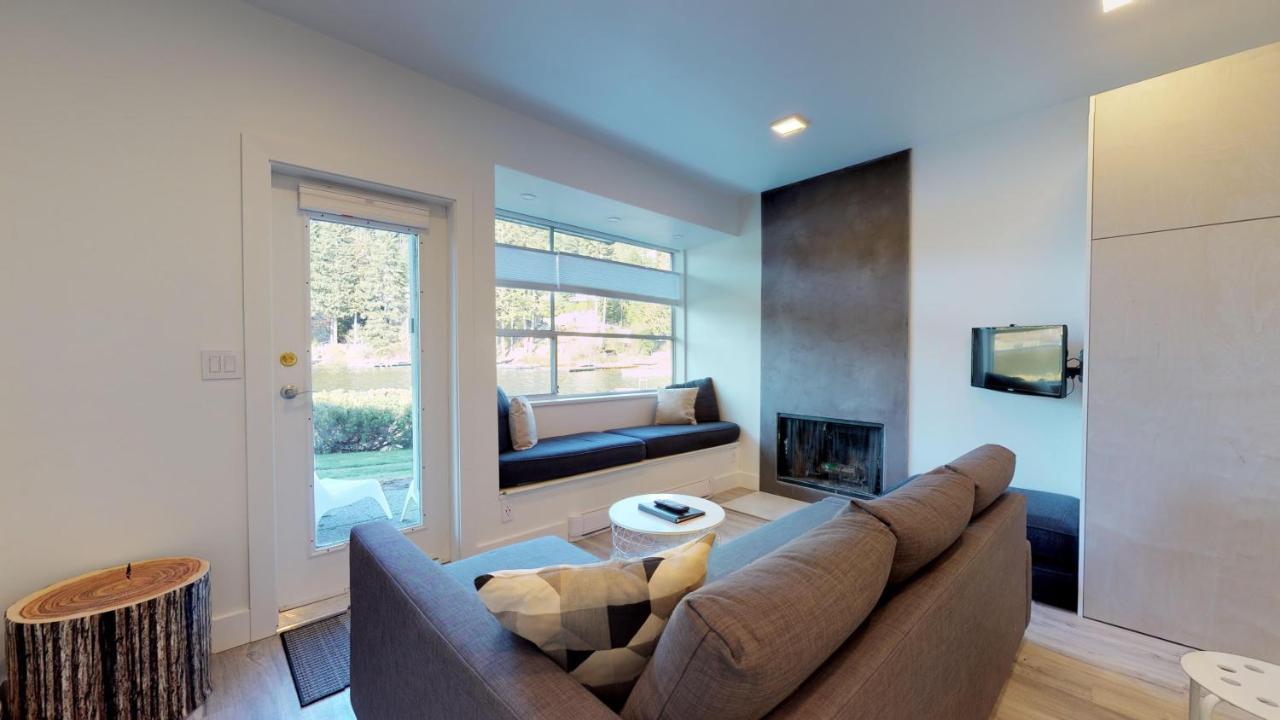 Holiday home Lakefront Oasis By Harmony *
