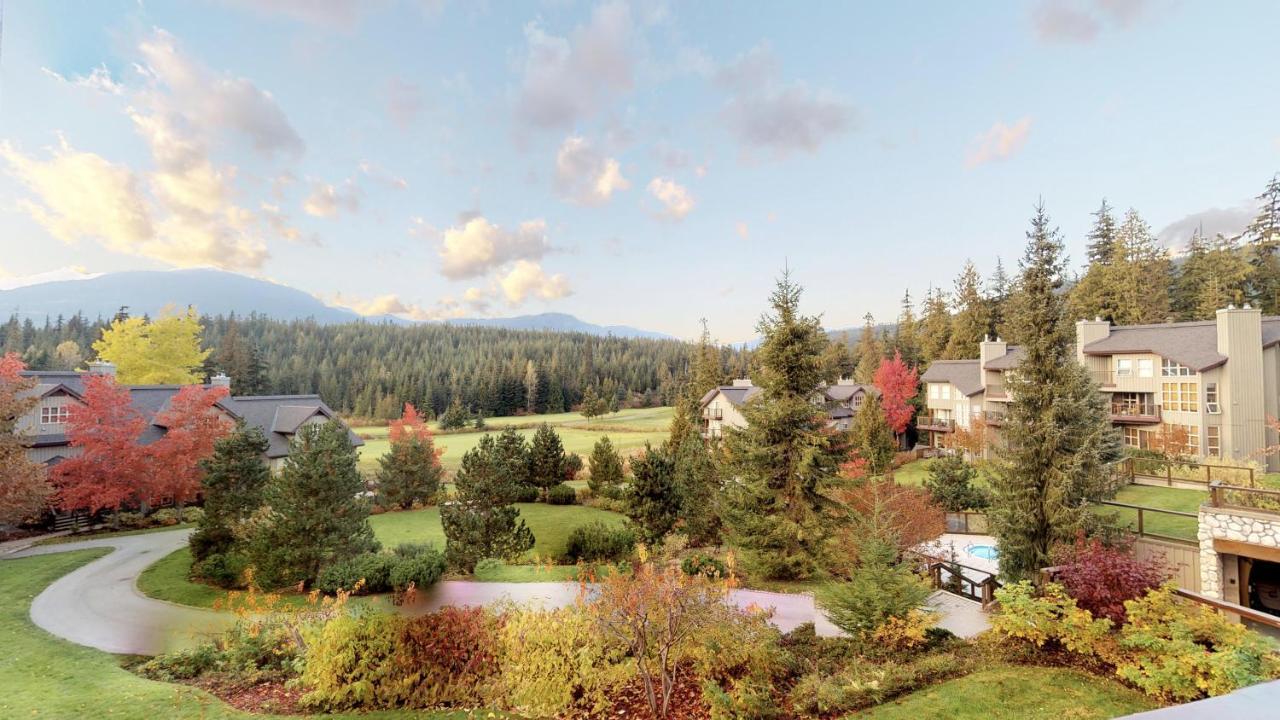 Golf Course & Mountain Views By Harmony Holiday home Whistler